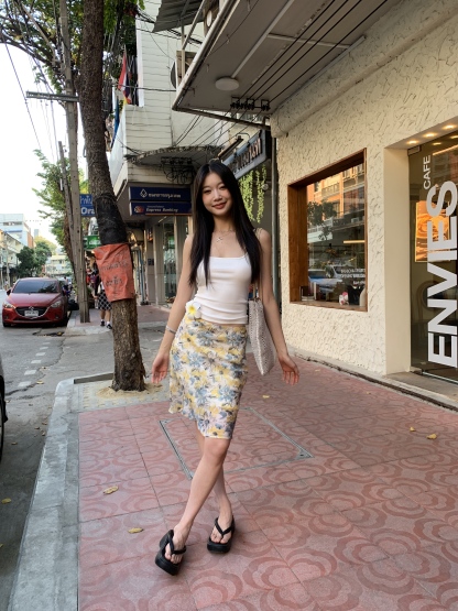 Mid-length skirt with ruffled edge design and multi-colored floral print