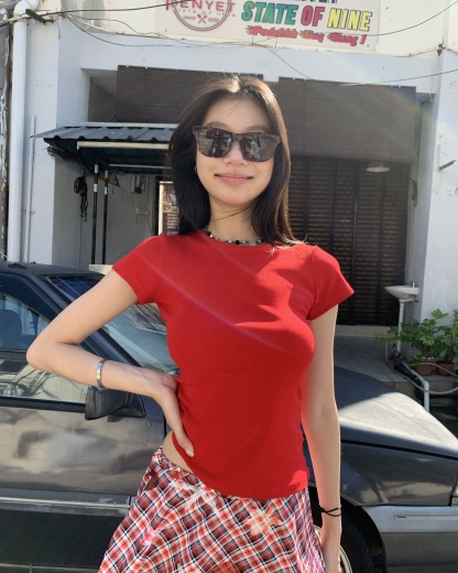 White and red T-shirt Y2K fashion