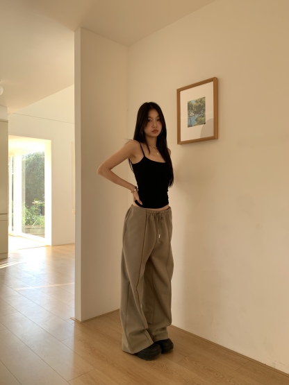 4 colors of plain strap tops for spring and summer, easy to match