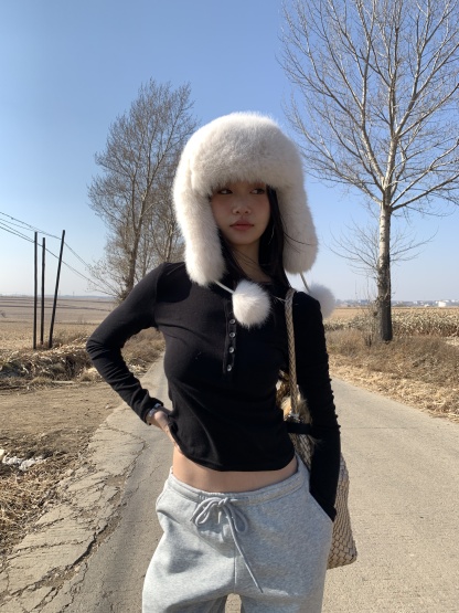 New minimalist long-sleeved T-shirt with round neck design