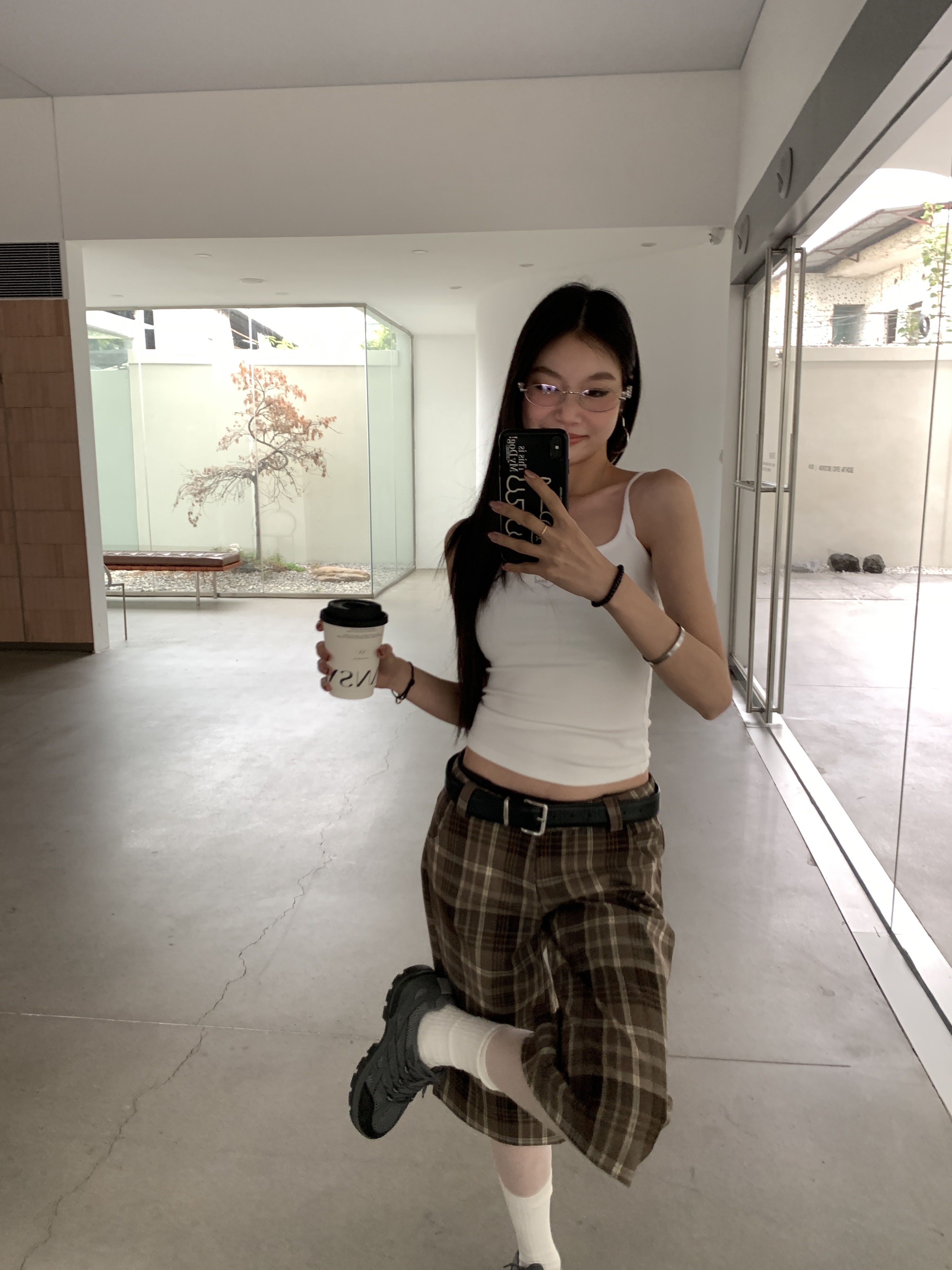 Women's brown three-quarter pants, stylish and cool, straight-legged pants, vintage style