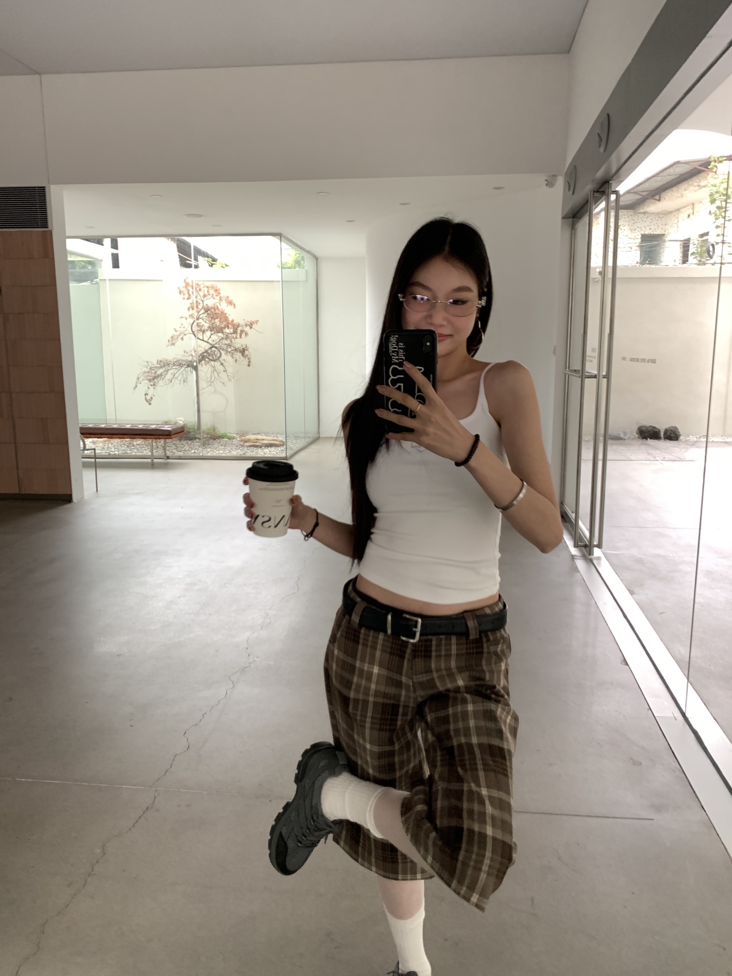 Women's brown three-quarter pants, stylish and cool, straight-legged pants, vintage style