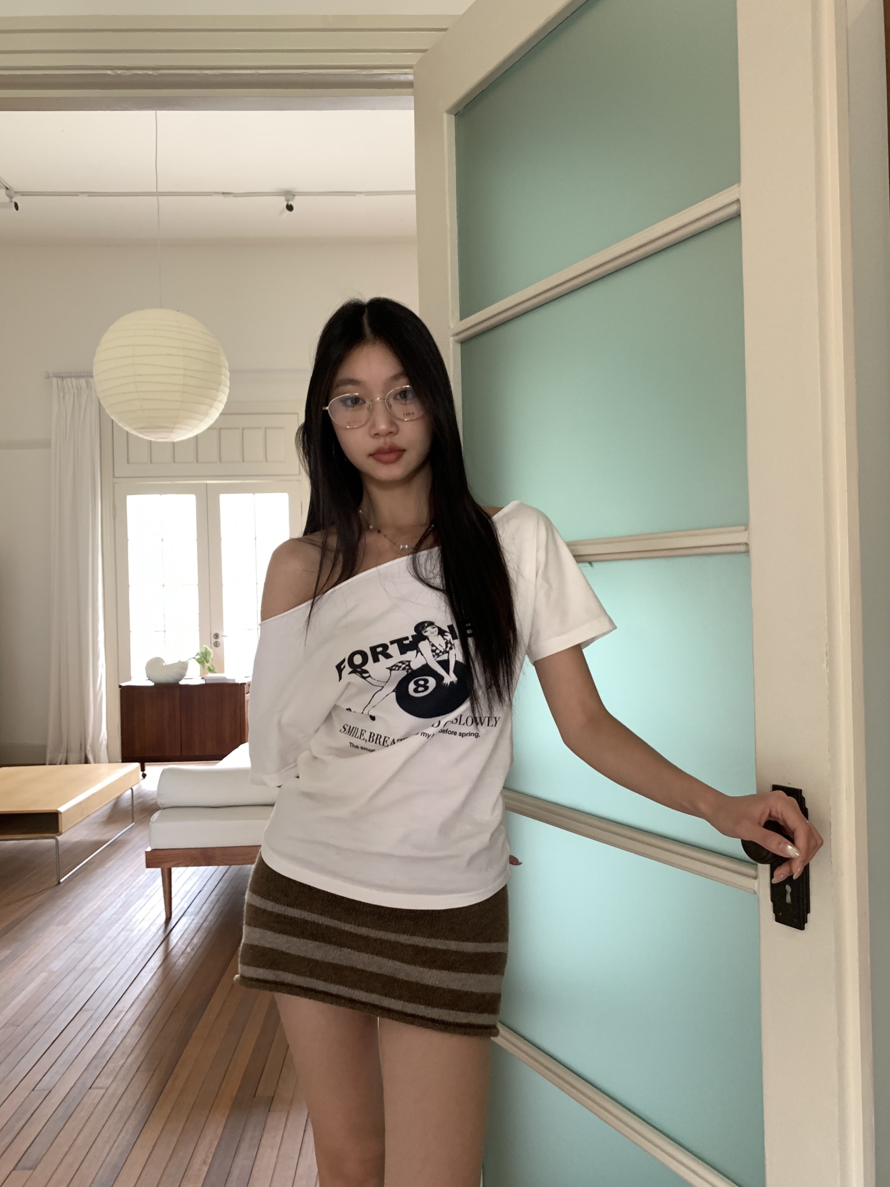 Short skirt with holes at the end, knitted with folded waist, low waist