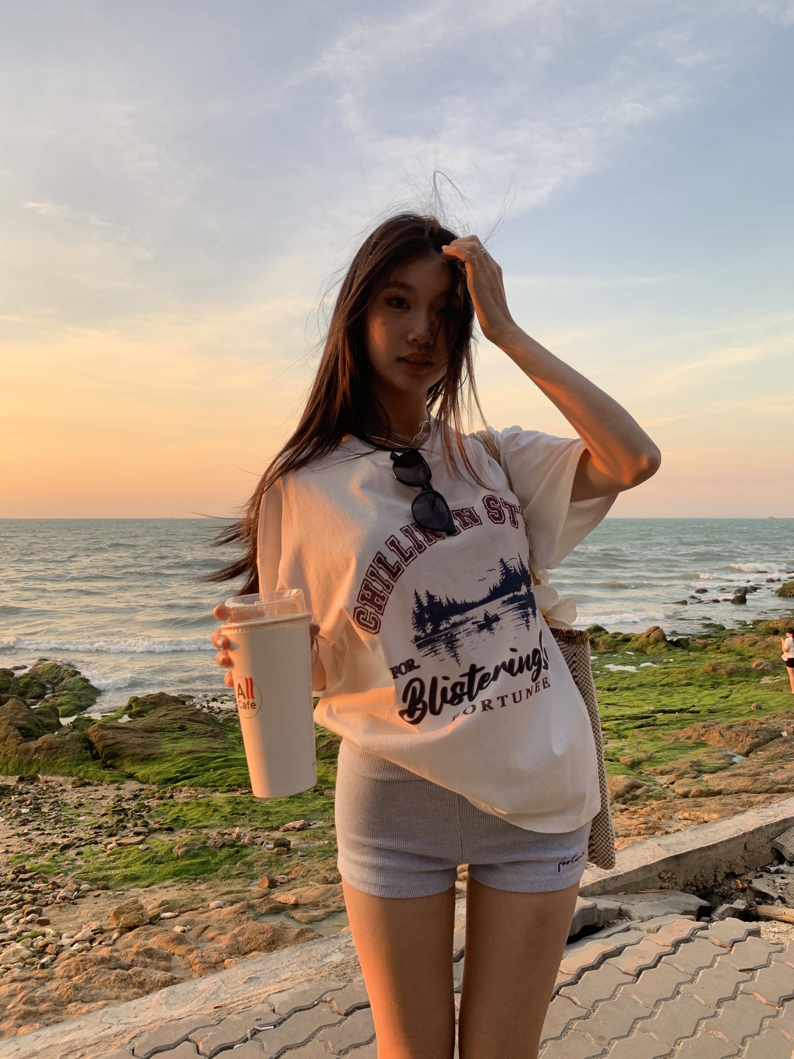 Minimalist American vintage style short-sleeved round neck T-shirt with letter pattern, loose fit