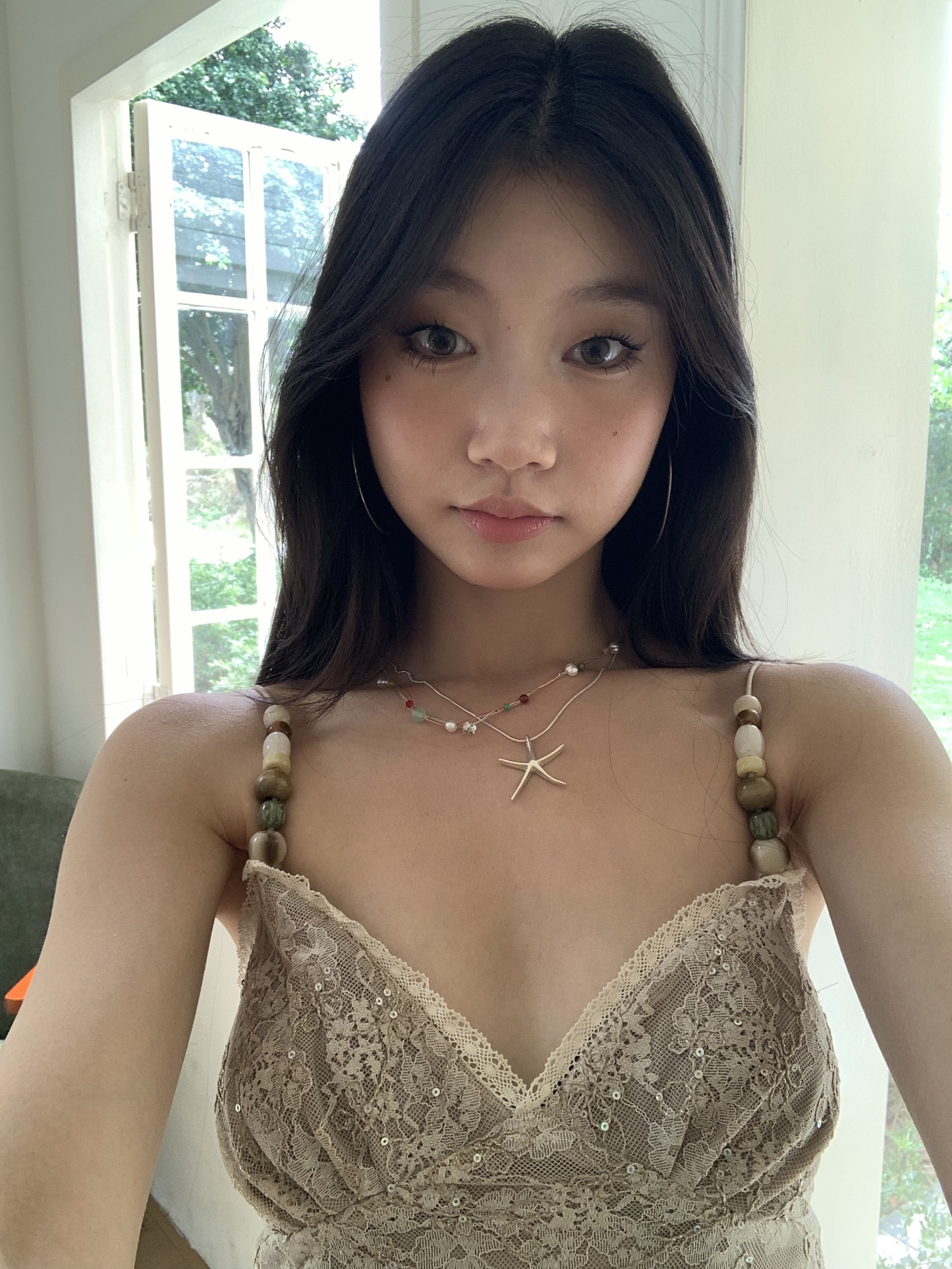 Lace camisole decorated with beads and sequins, small ruffle design, cute and sexy