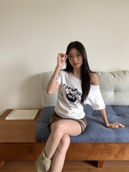 Casual style cute printed off-shoulder short-sleeved white T-shirt