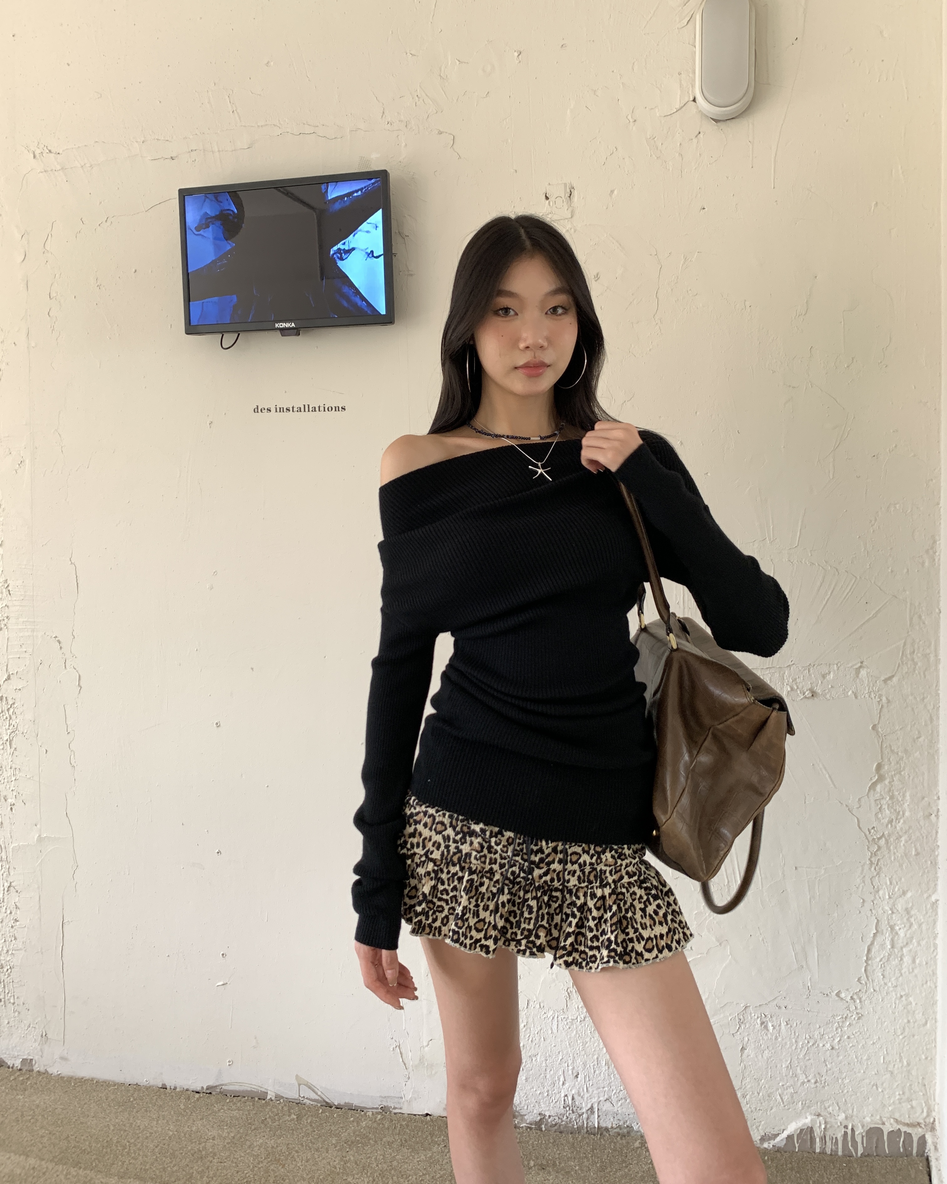 Black long-sleeved shirt