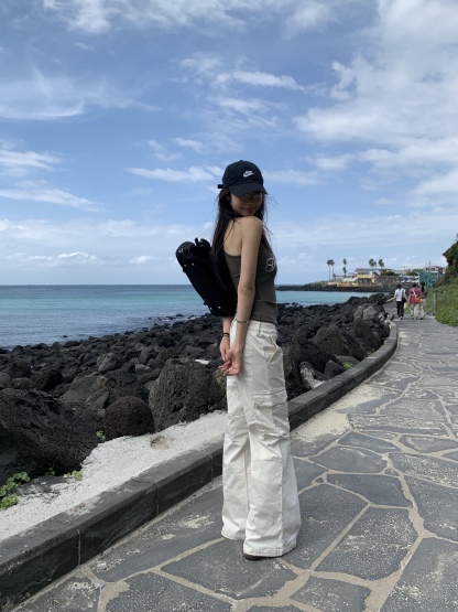 White warm cream American-style cargo pants with a slightly wide straight-leg fit and pockets