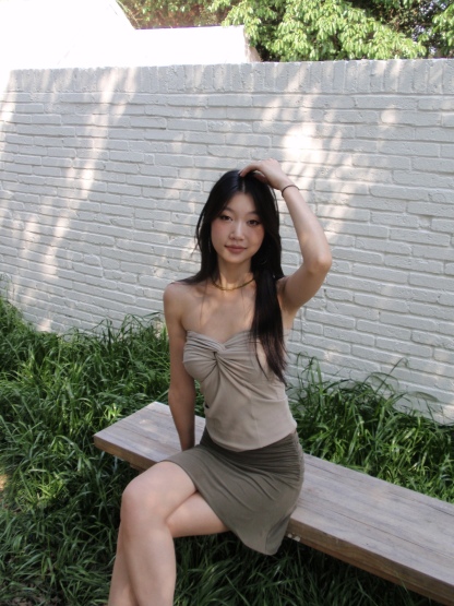 Twisted design tube top, solid color, slim fit style, sexy, easy to wear