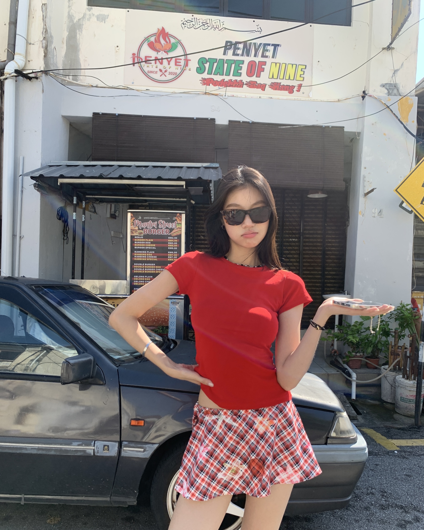 White and red T-shirt Y2K fashion