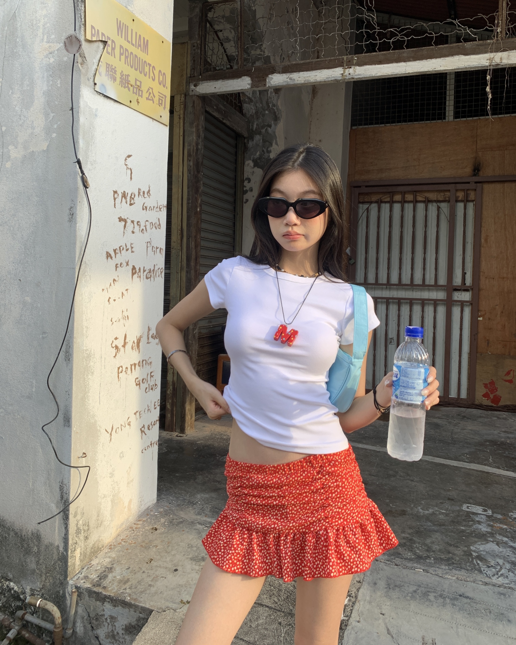 White and red T-shirt Y2K fashion