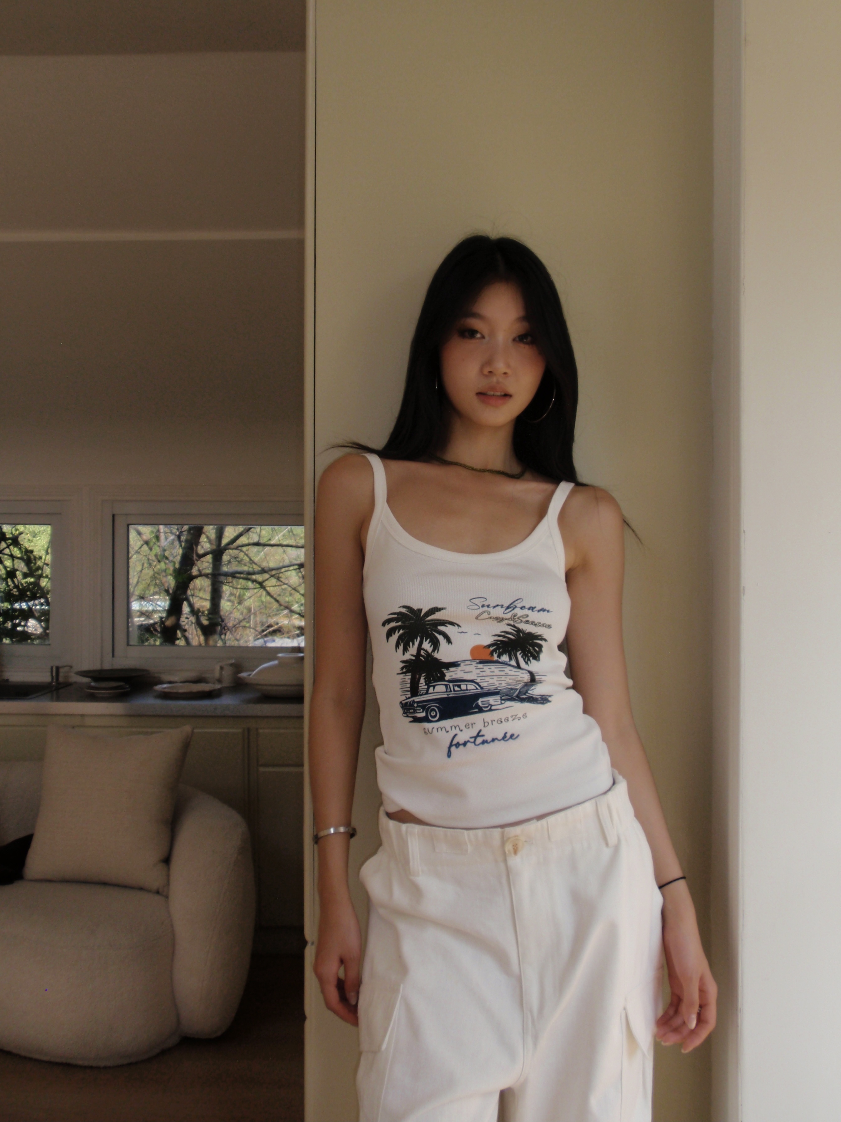 White straight-cut five-point shorts, vintage style, comfortable to wear, easy to match