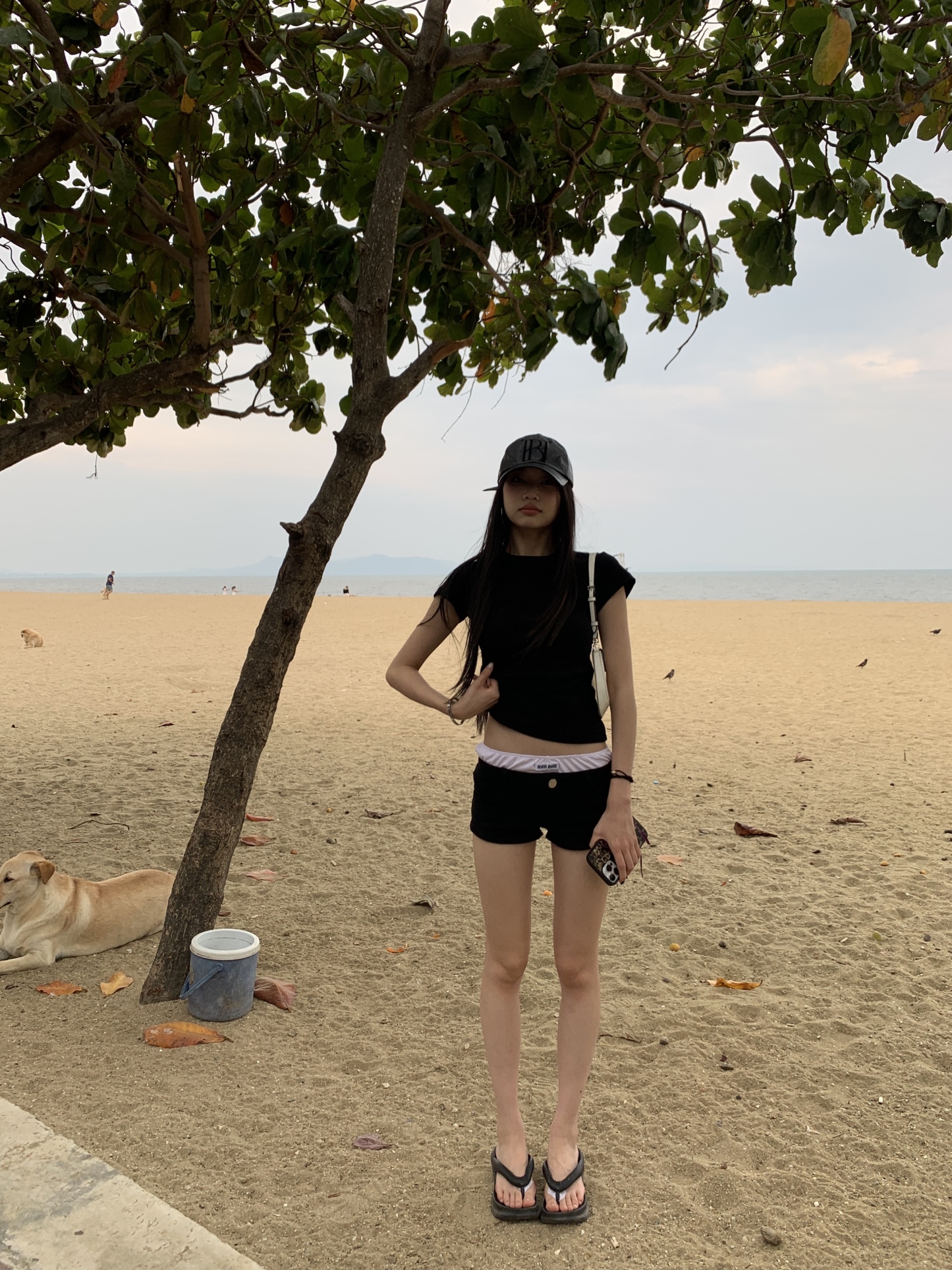 Women's T-shirt, easy to match with any outfit, available in black and white, slim fit, short sleeves