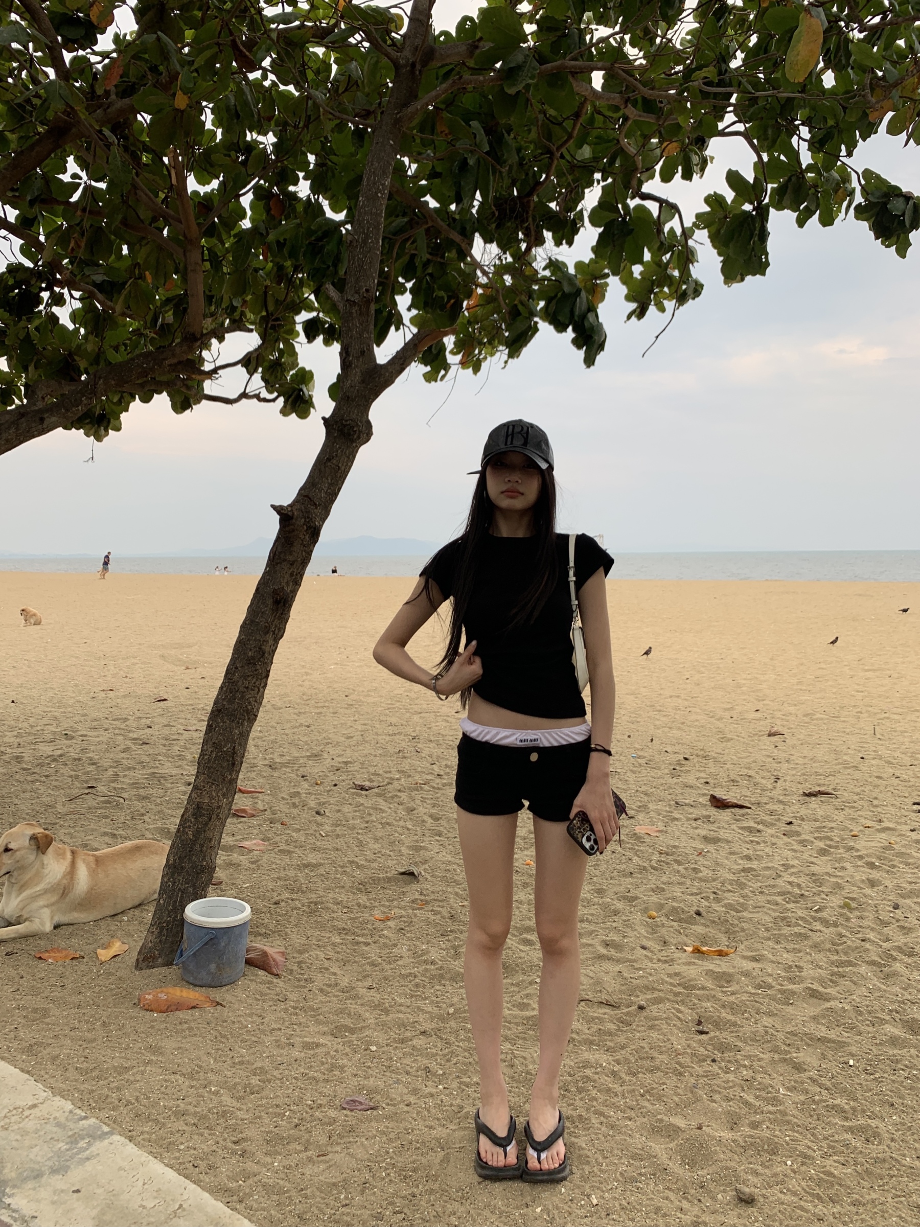 Women's T-shirt, easy to match with any outfit, available in black and white, slim fit, short sleeves