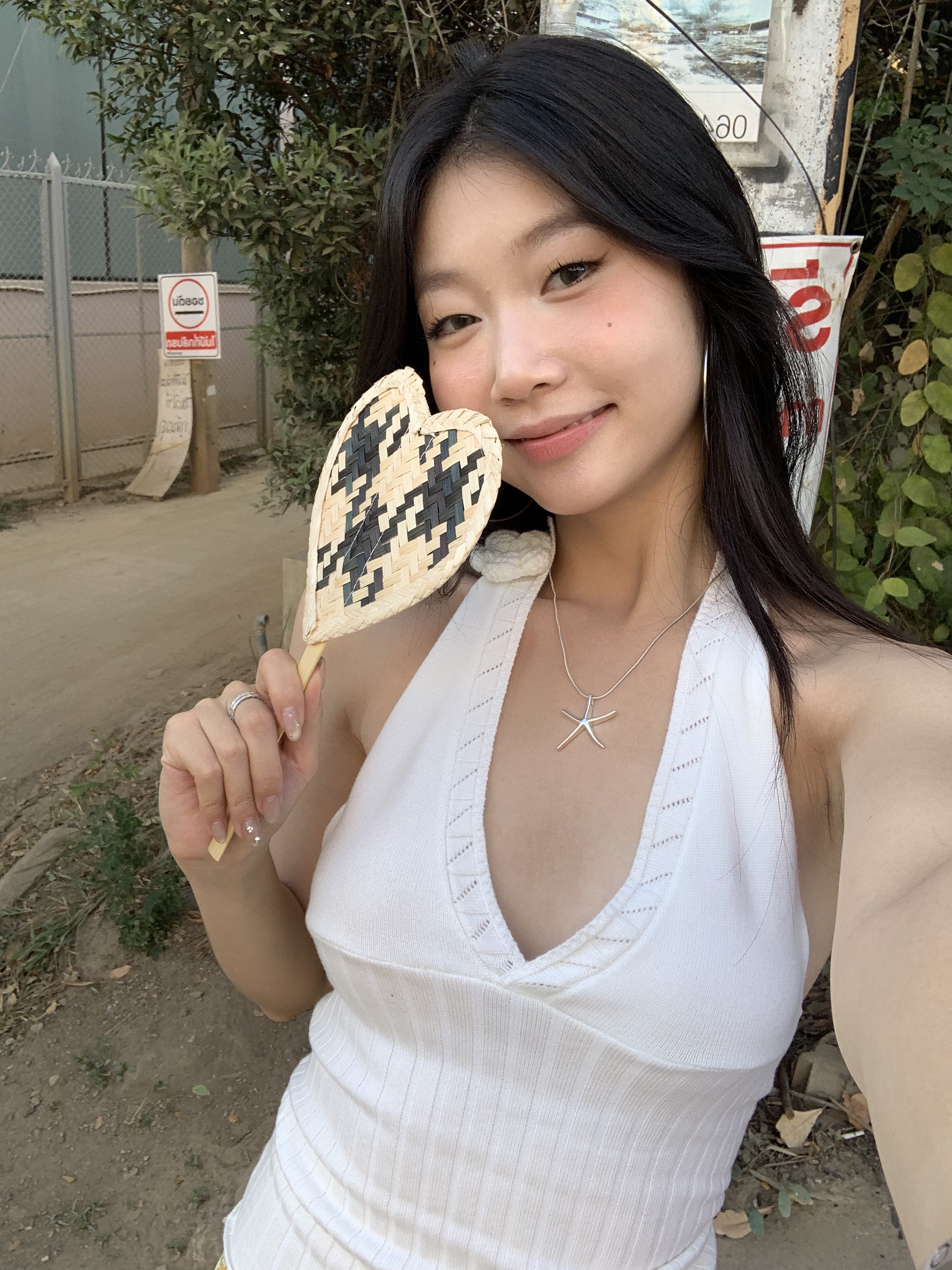 Bestie knitted shirt, sexy V-neck off-shoulder bra, neck strap design