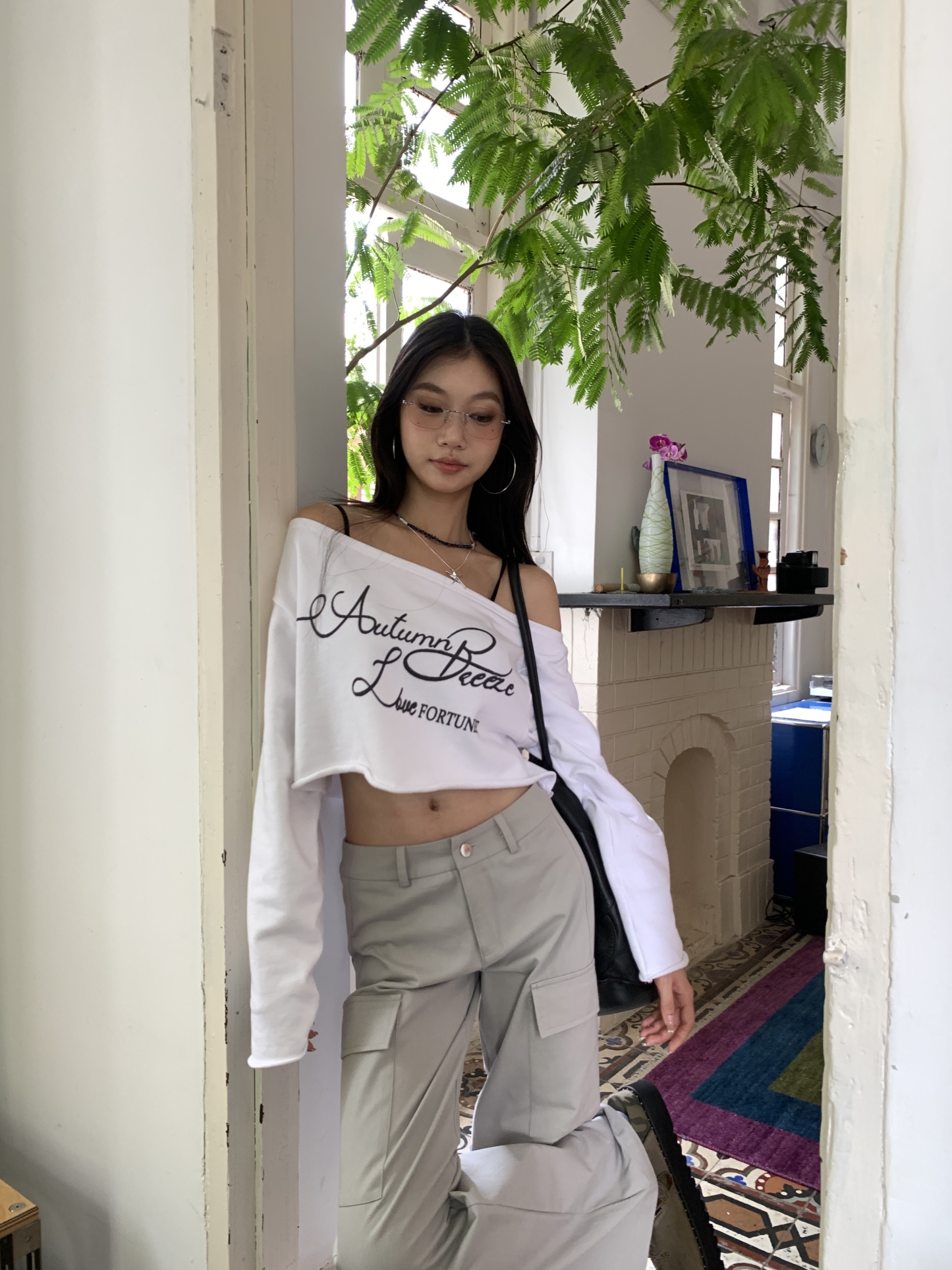 Long-sleeved sweater-style T-shirt with a slanted shoulder design