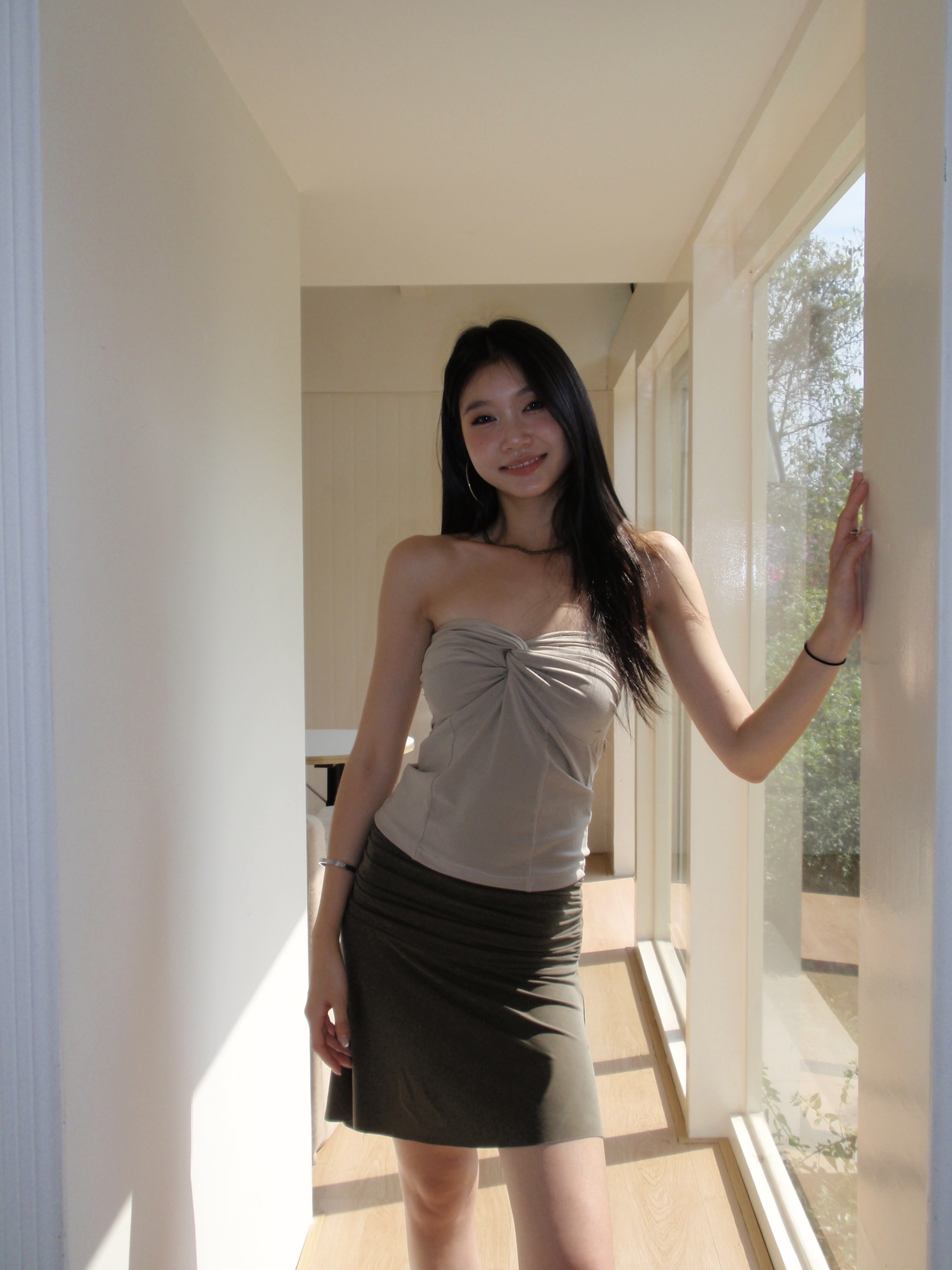Twisted design tube top, solid color, slim fit style, sexy, easy to wear