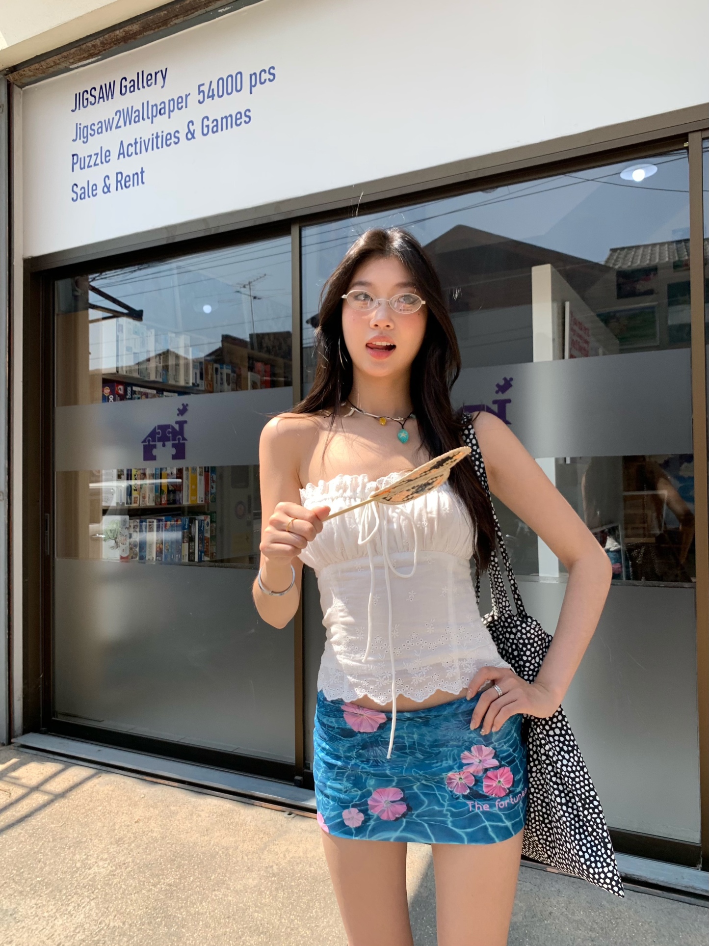 Low-waist mini skirt (short style) fitted vacation style, decorated with floral mesh fabric, new design in 2025