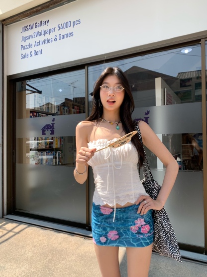 Low-waist mini skirt (short style) fitted vacation style, decorated with floral mesh fabric, new design in 2025