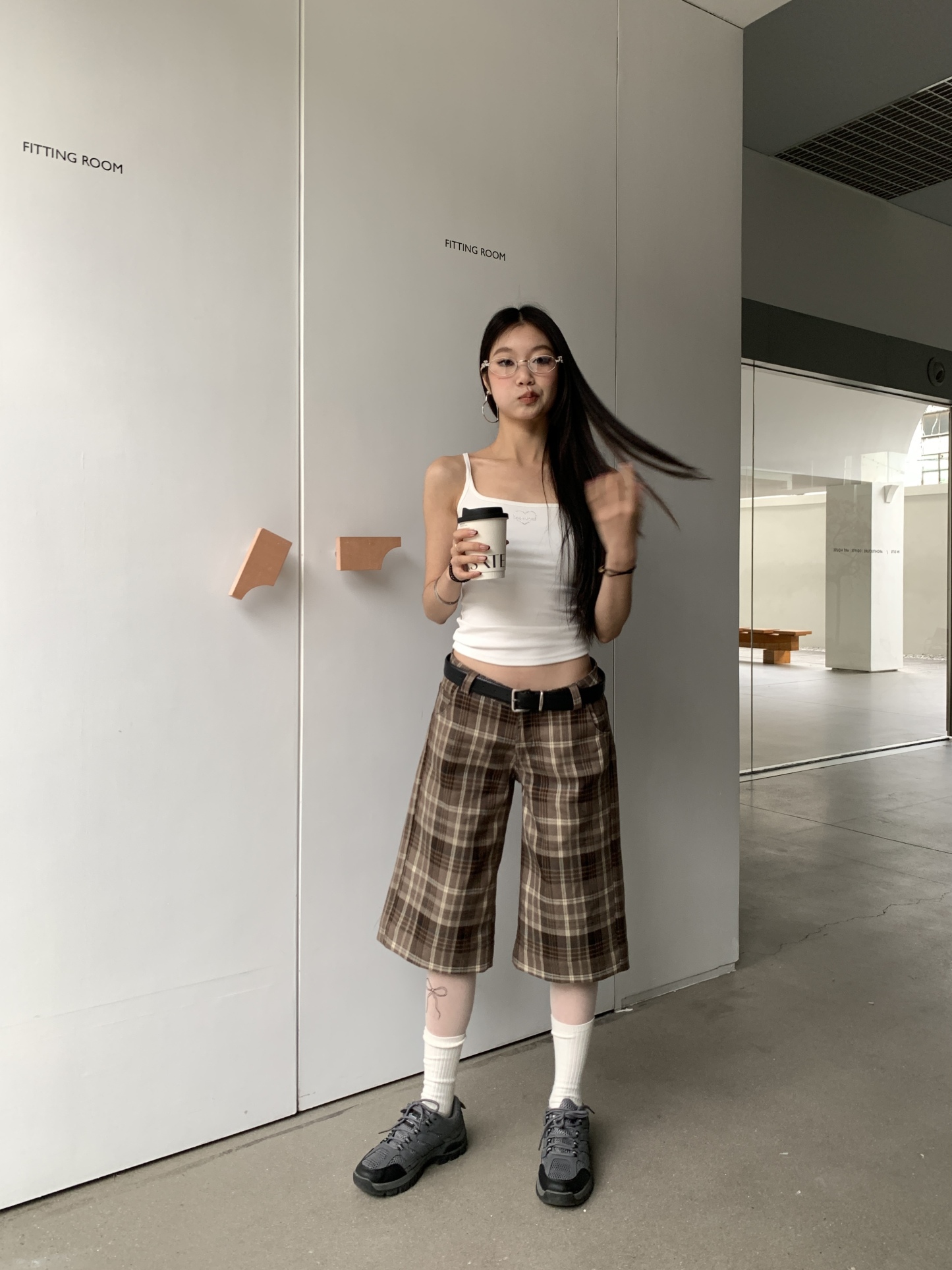 Women's brown three-quarter pants, stylish and cool, straight-legged pants, vintage style