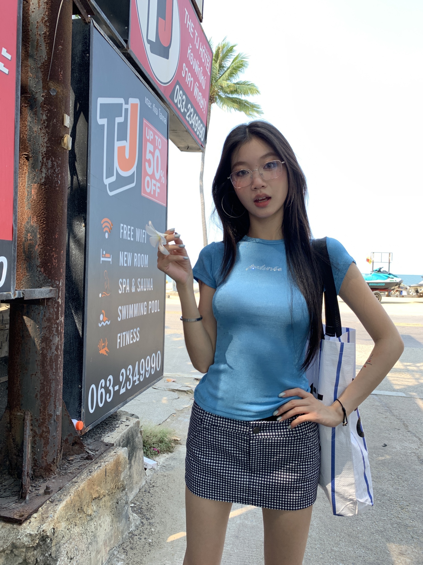 Women's Red and Blue Short Sleeve T-Shirt, Straight Shoulder, Letter Diamond Pattern, Slim Fit T-Shirt