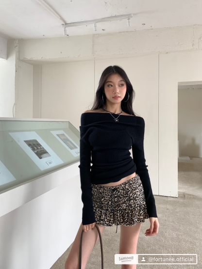Leopard print mini skirt