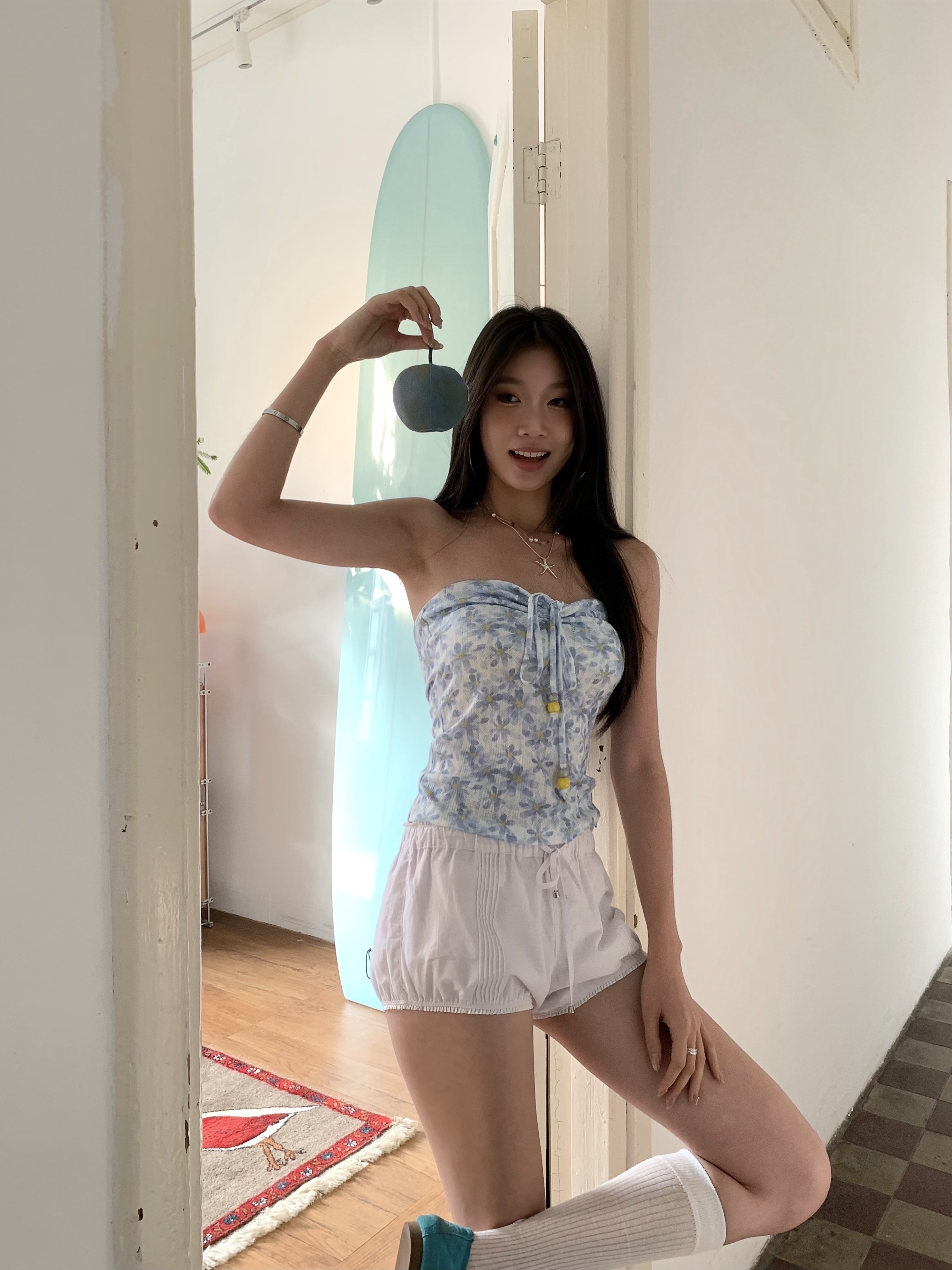 Cute and fresh style short tube top, blue color, daisy print, decorated with beads