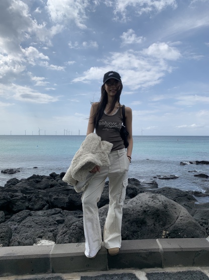 White warm cream American-style cargo pants with a slightly wide straight-leg fit and pockets