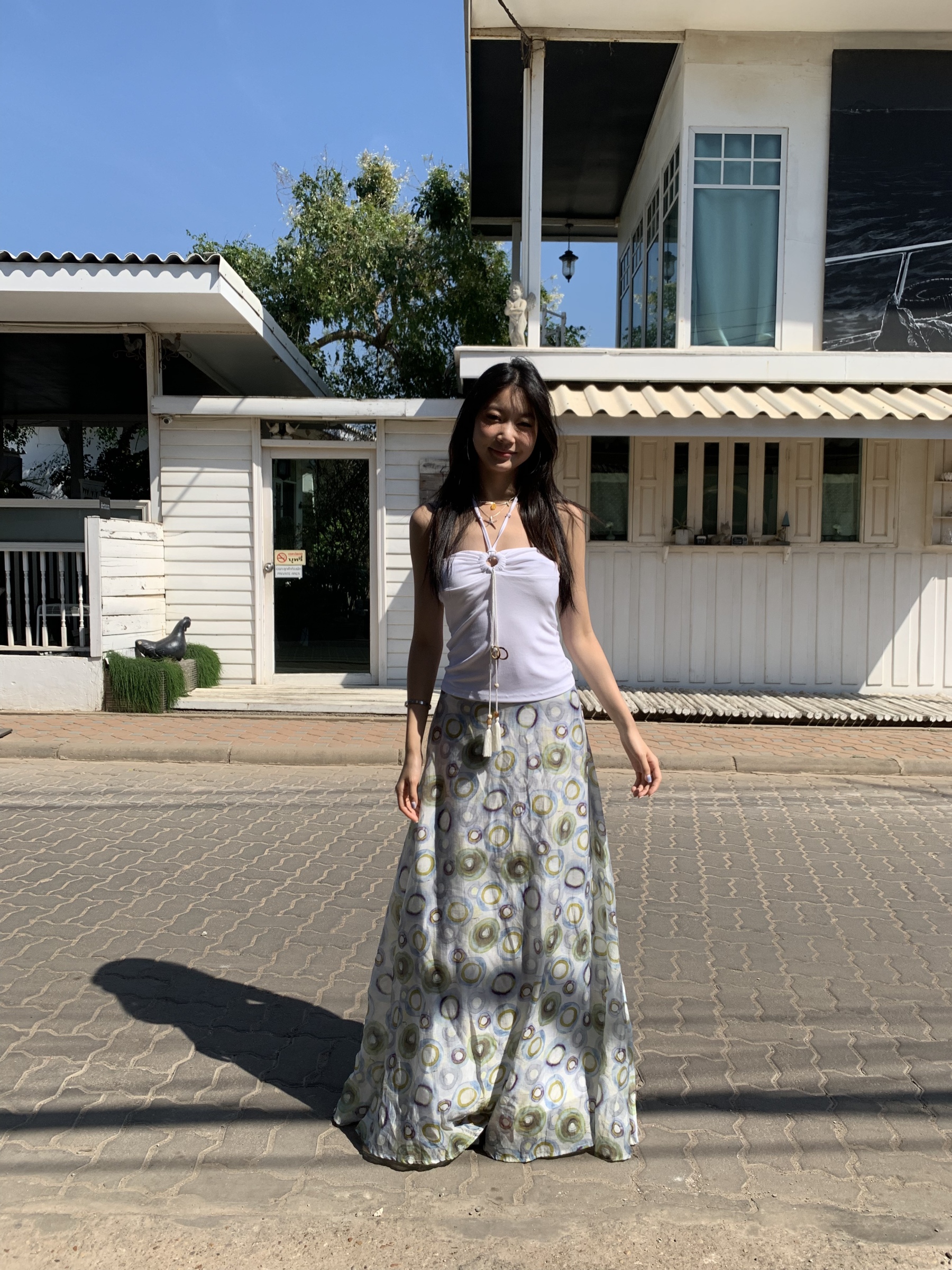 A-line long skirt, high waist, flared, light and comfortable to wear, with a gradient colored circle pattern