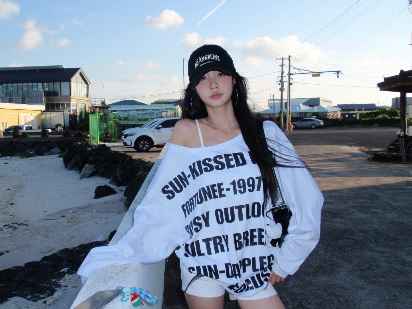 Loose long-sleeved sweater with slanted shoulder design