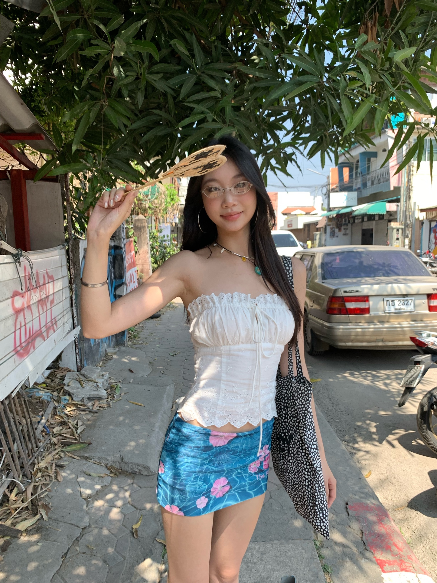 Low-waist mini skirt (short style) fitted vacation style, decorated with floral mesh fabric, new design in 2025