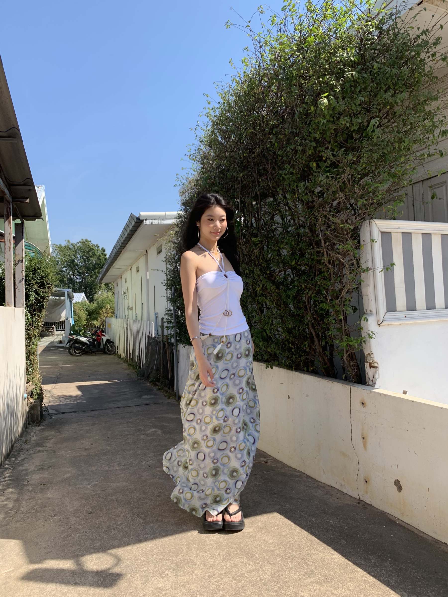 A-line long skirt, high waist, flared, light and comfortable to wear, with a gradient colored circle pattern