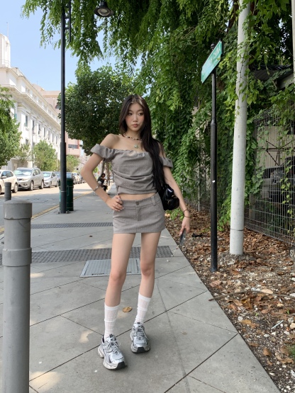 Off-shoulder short-sleeved top, summer style set, low-waist skirt