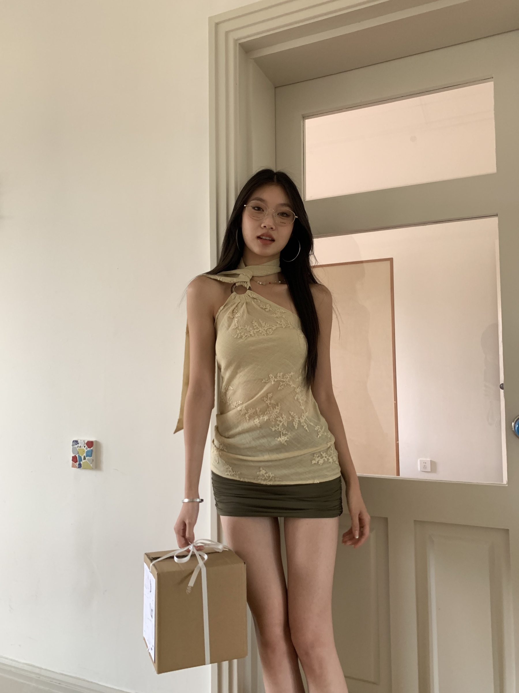 Backless halter top, moderately thin fabric