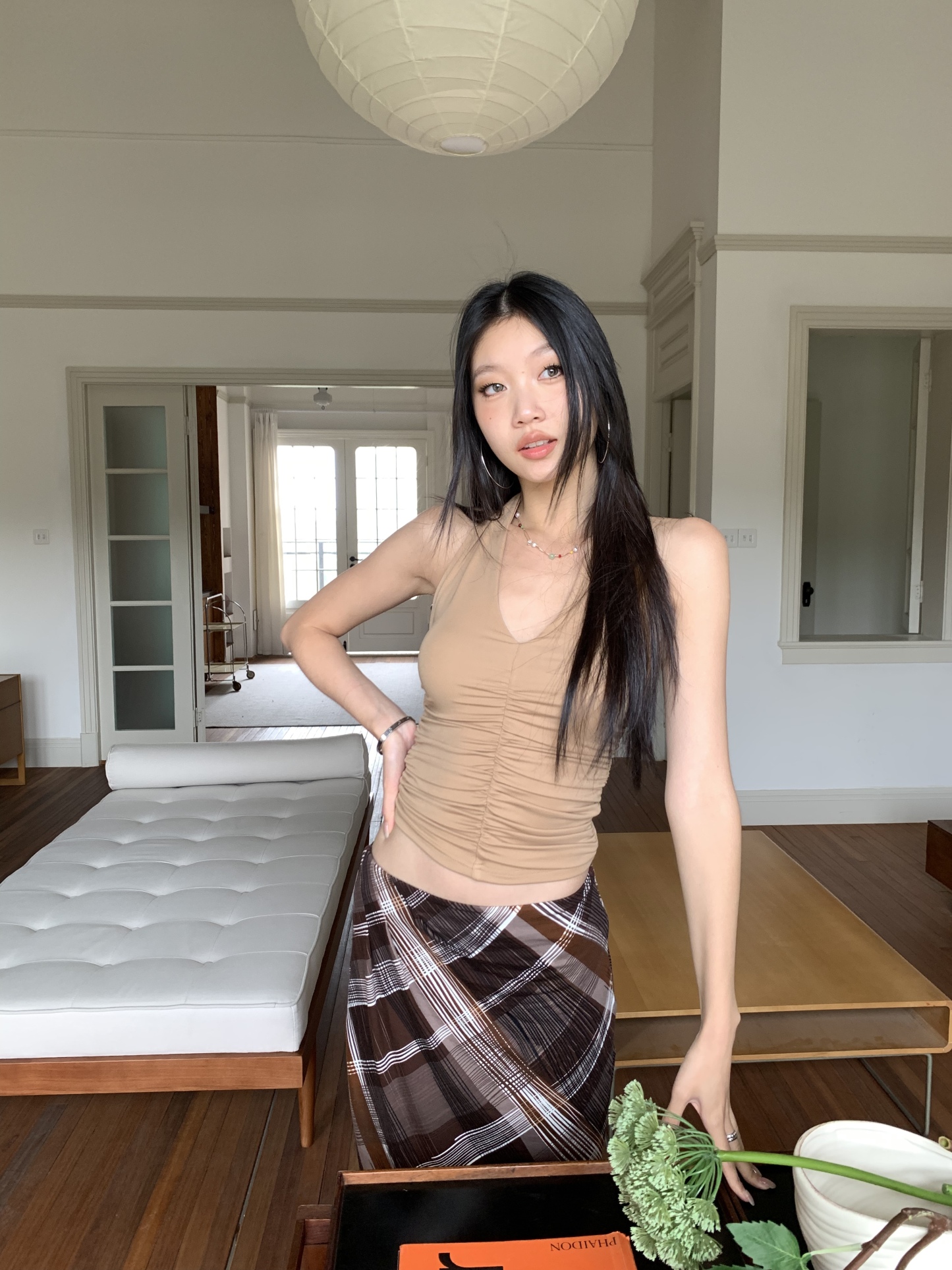 Strapless top with pleated design, backless, slim fit