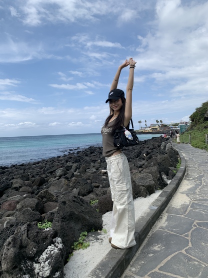 White warm cream American-style cargo pants with a slightly wide straight-leg fit and pockets