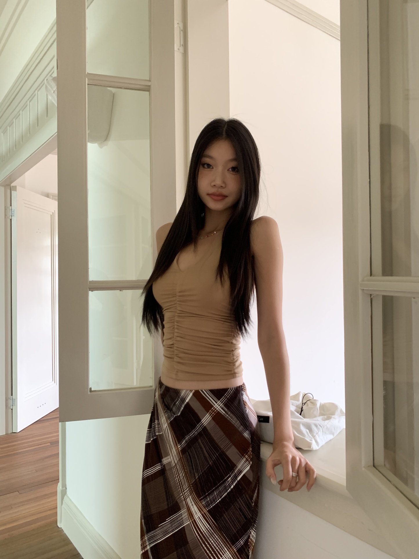 Strapless top with pleated design, backless, slim fit