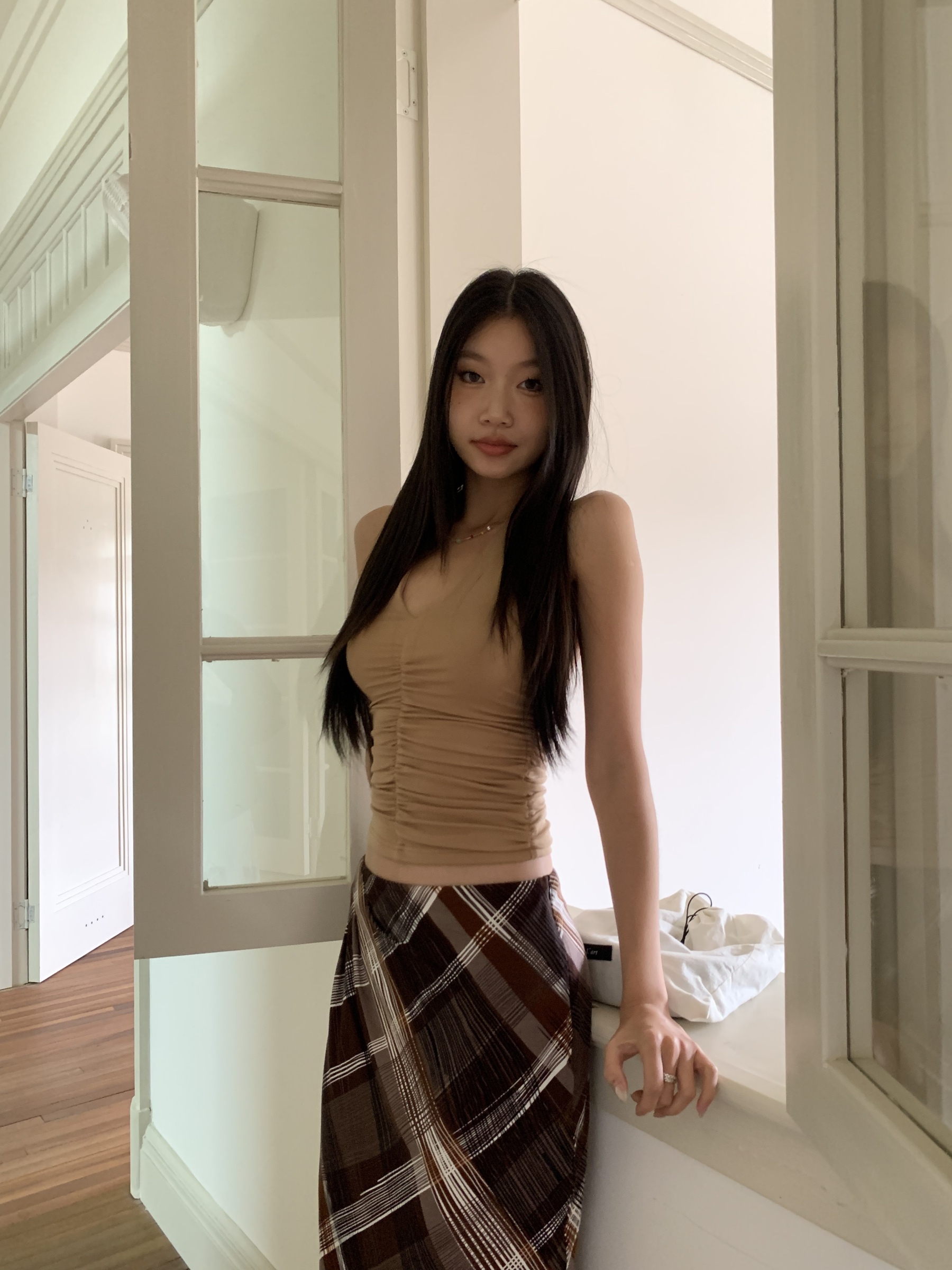 Strapless top with pleated design, backless, slim fit