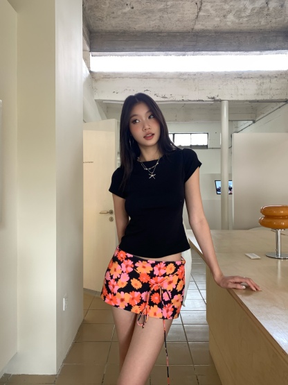 Low-waist tight mini skirt, lace-up design, orange daisy pattern