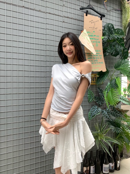 Stylish one-sleeve off-shoulder t-shirt design