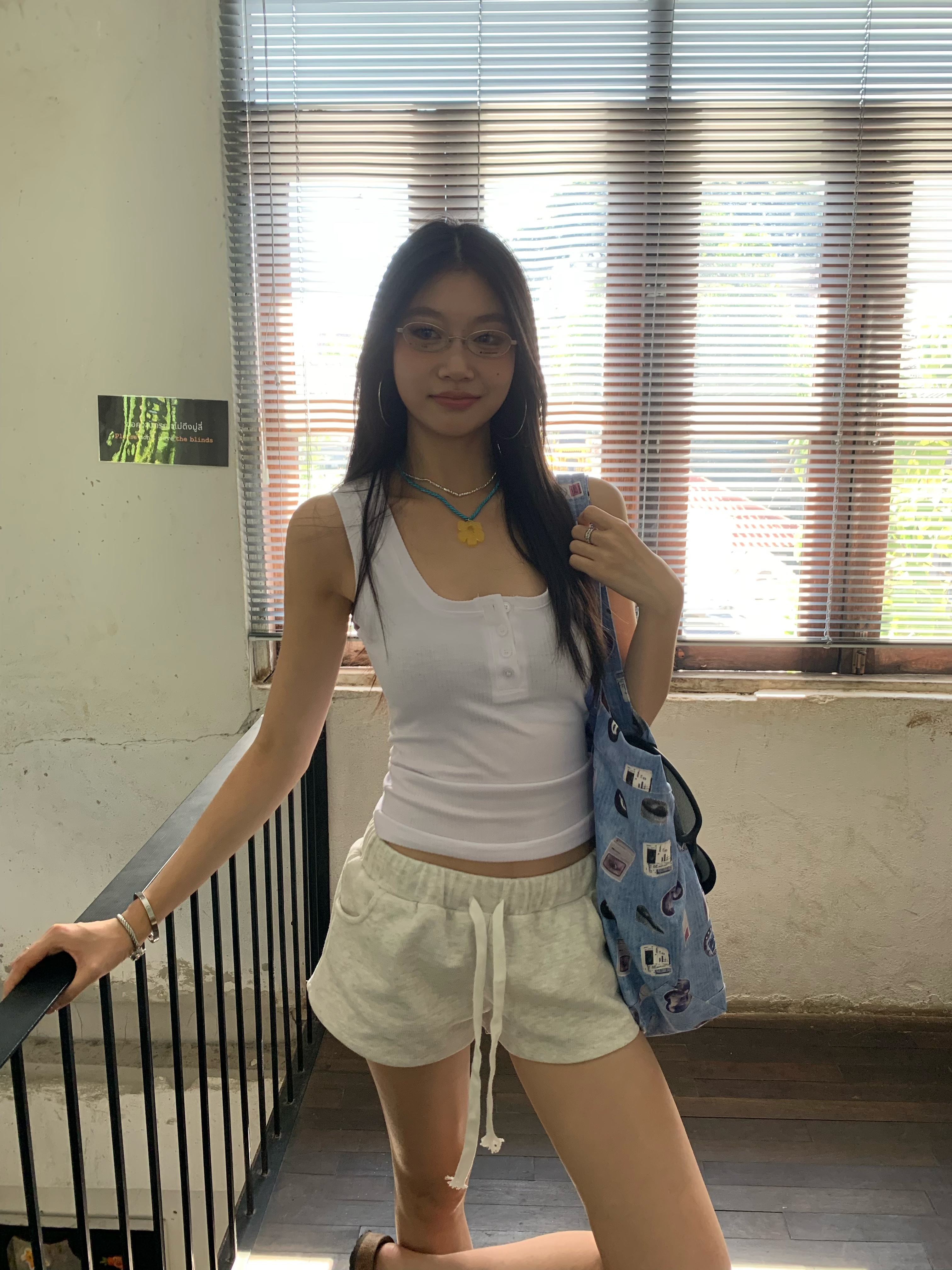 Two-tone button-up vest with a slim-fit design that helps tighten the waist