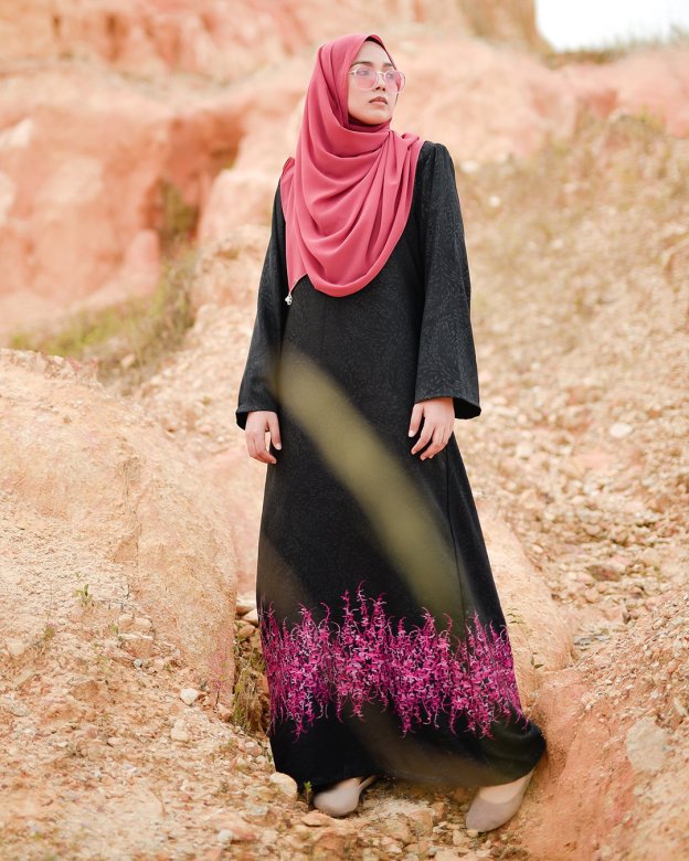 Abaya Dubai Embroidery Hijra - Magenta Pink