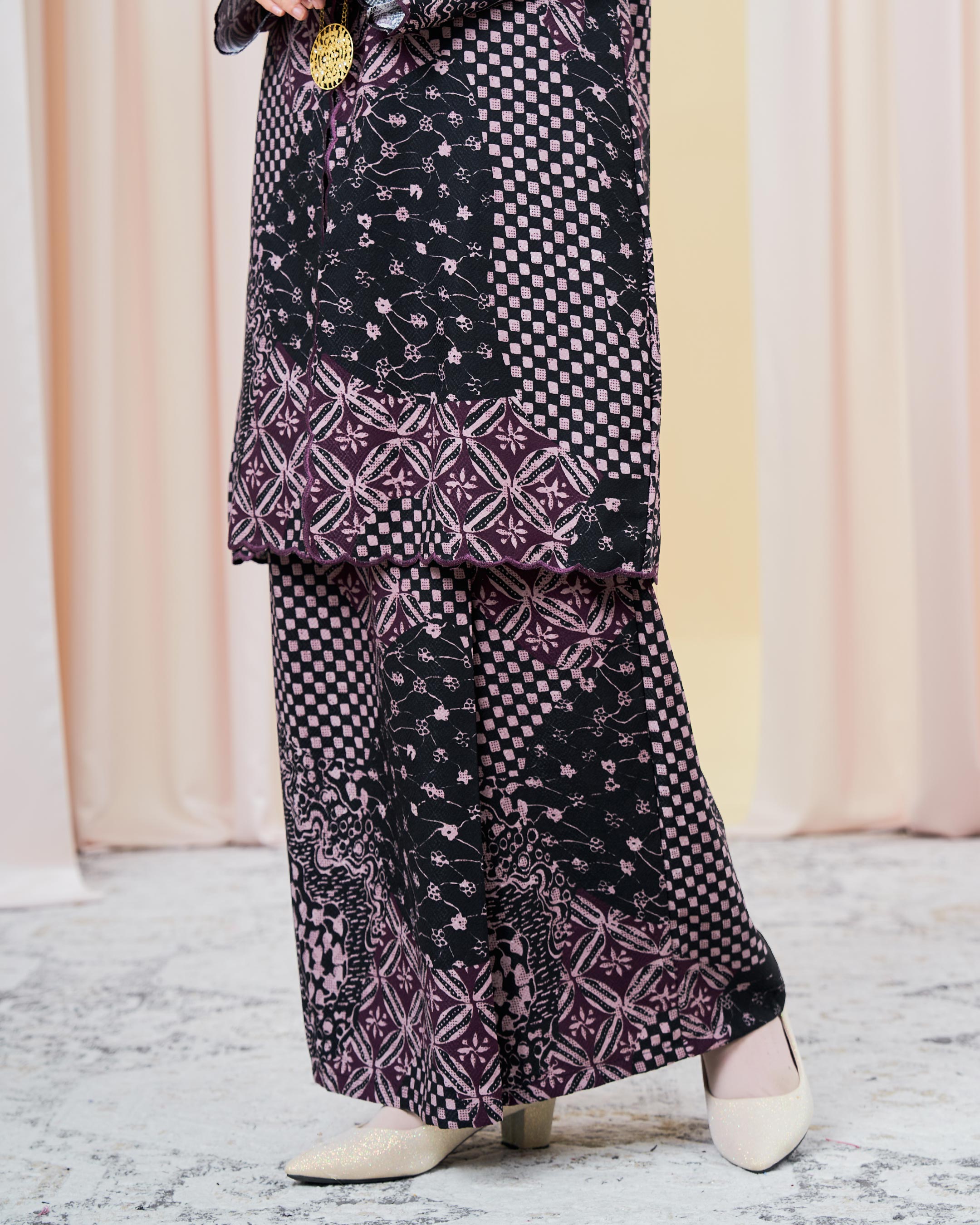 Baju Kurung Sulam Batik Adria - Brunette Black