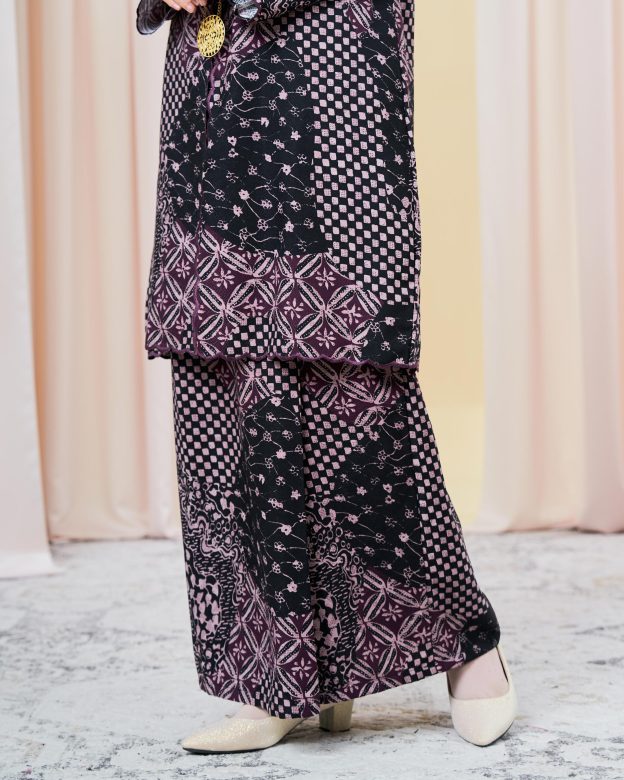 Baju Kurung Sulam Batik Adria - Brunette Black