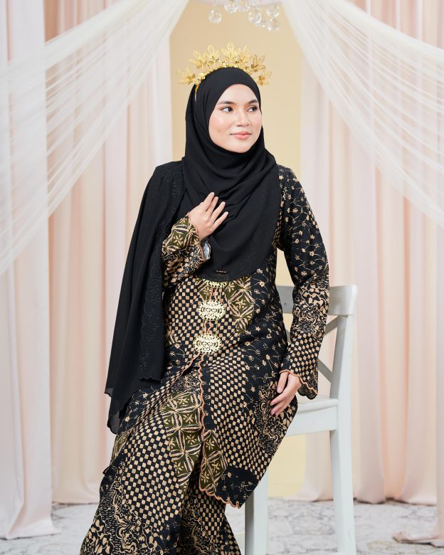 Baju Kurung Sulam Batik Adria - Gold Black