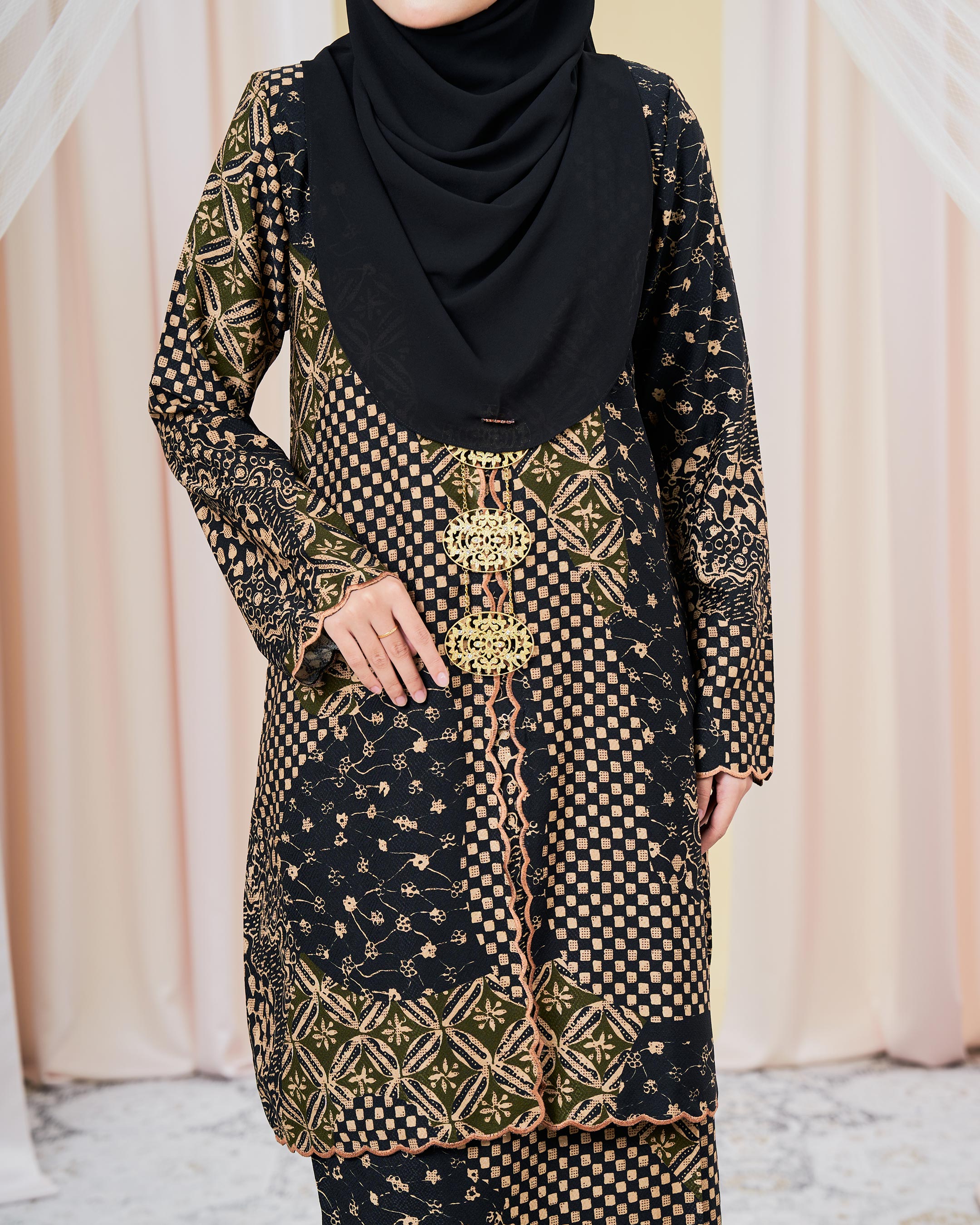 Baju Kurung Sulam Batik Adria - Gold Black