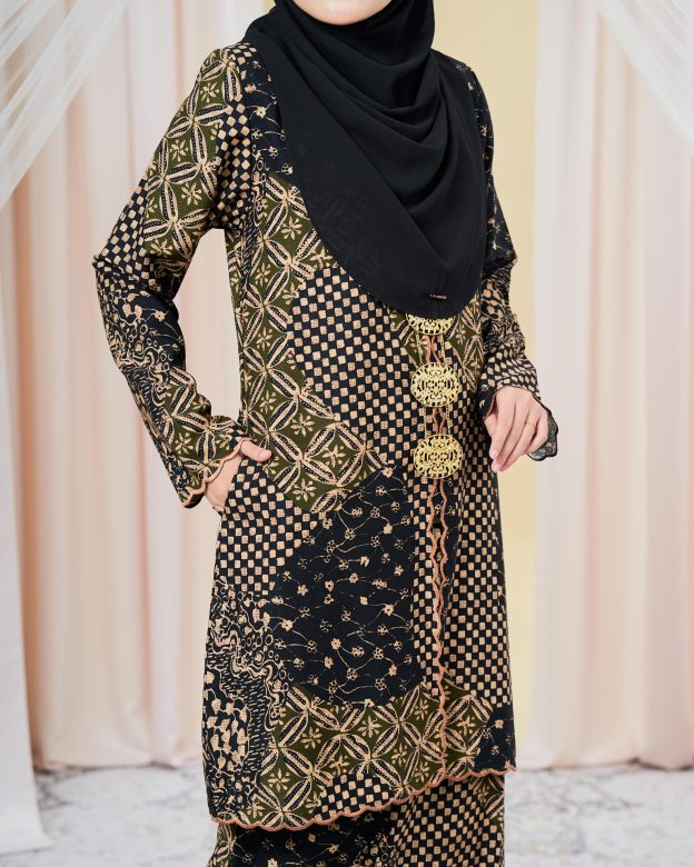 Baju Kurung Sulam Batik Adria - Gold Black
