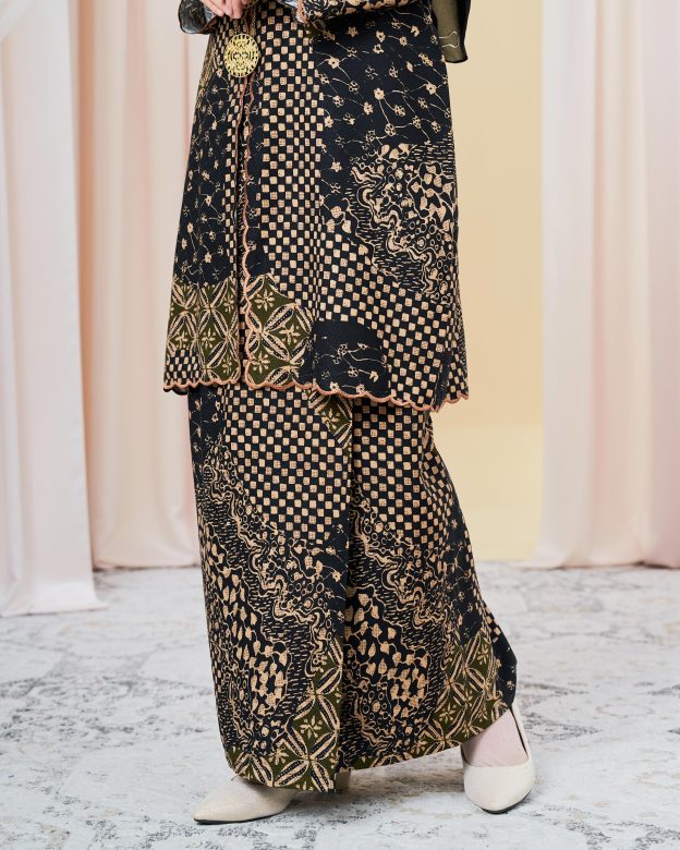 Baju Kurung Sulam Batik Adria - Gold Black