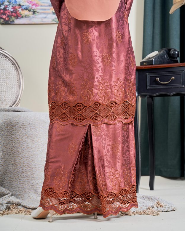 Baju Kurung Sulam Jacquard Akira - Burn Orange