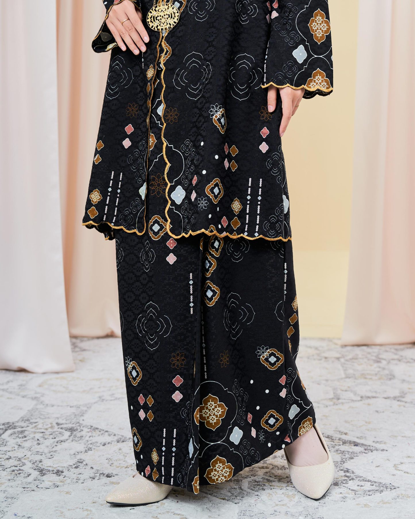 Baju Kebarung Sulam Batik Amaya - Wonder Black